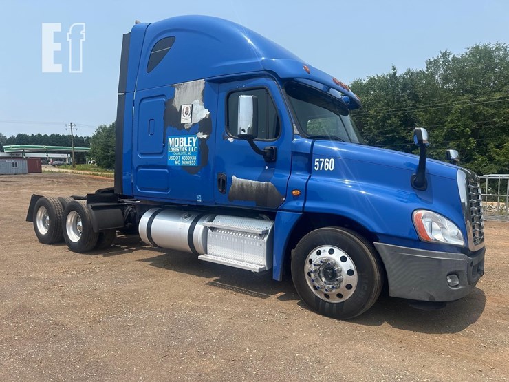 2015-freightliner-cascadia-125-image-2