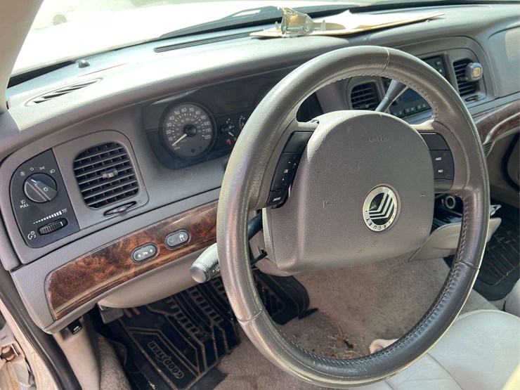 2008-mercury-grand-marquis-image-10