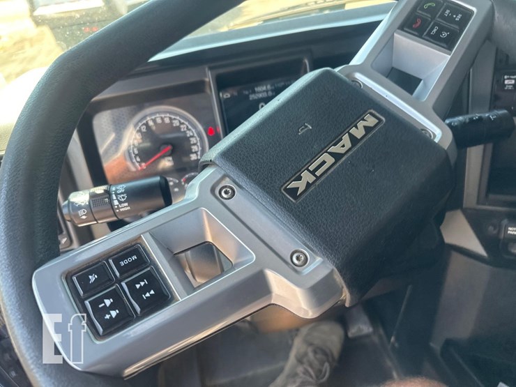 2021-mack-granite-64fr-image-29