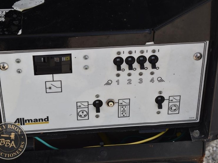 2019-allmand-bros-night-lite-v-series-image-27