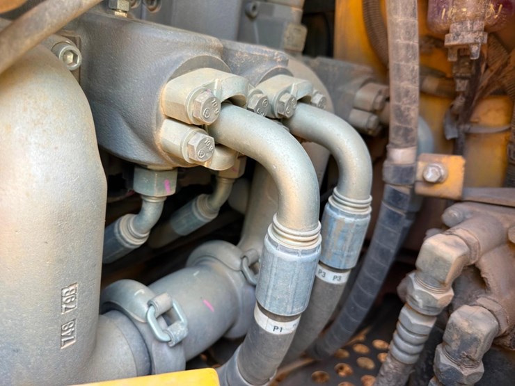 2018-deere-245g-lc-image-35