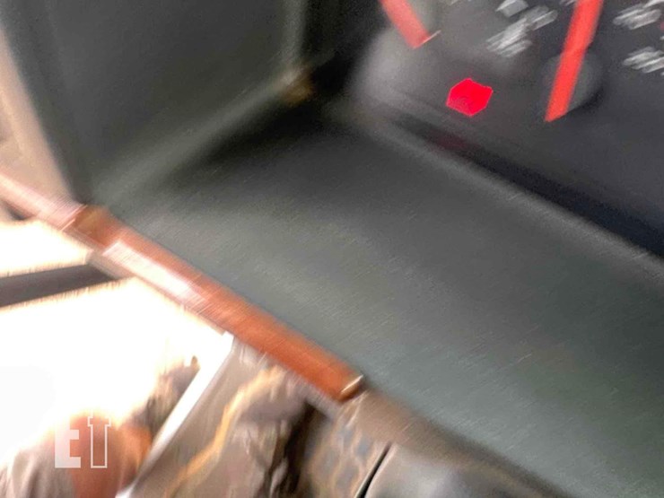 2008-volvo-vnl64t300-image-38