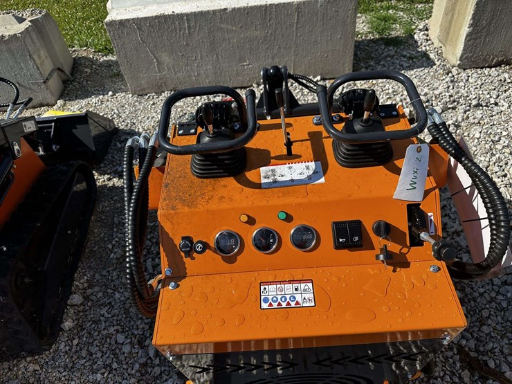 mini-skid-steer-image-8