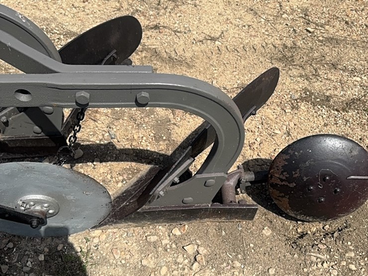 2-bottom-ferguson-plow-image-6