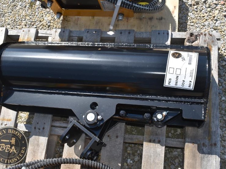 bucket,-trenching-future-32-inch-hydraulic-tilt-bucket-36551-image-1