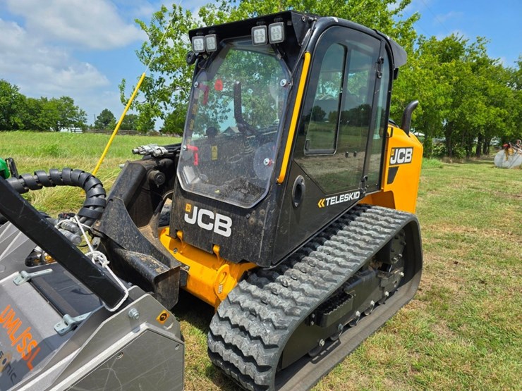 2022-jcb-3ts-8t-image-17
