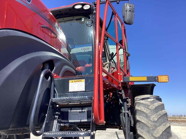 2021-case-trident-5550-spreader-image-49