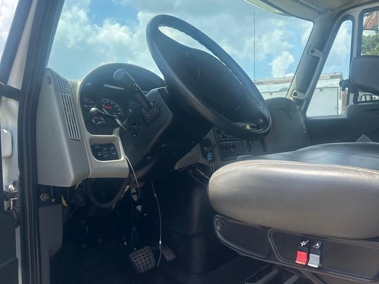 2015-international-durastar-4400-image-24
