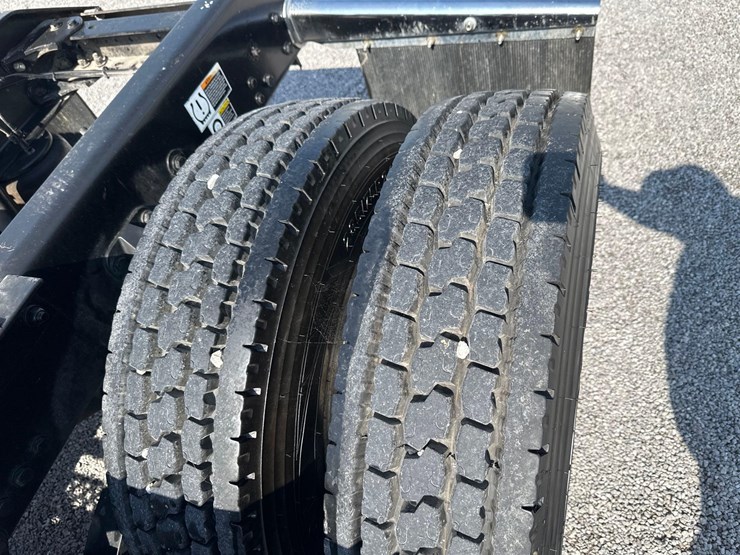 2019-kenworth-w900l-image-25