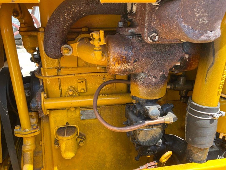 caterpillar-22-ag-crawler-image-8