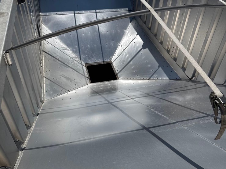 2009-dakota-aluminum-40ft-grain-trailer-image-37