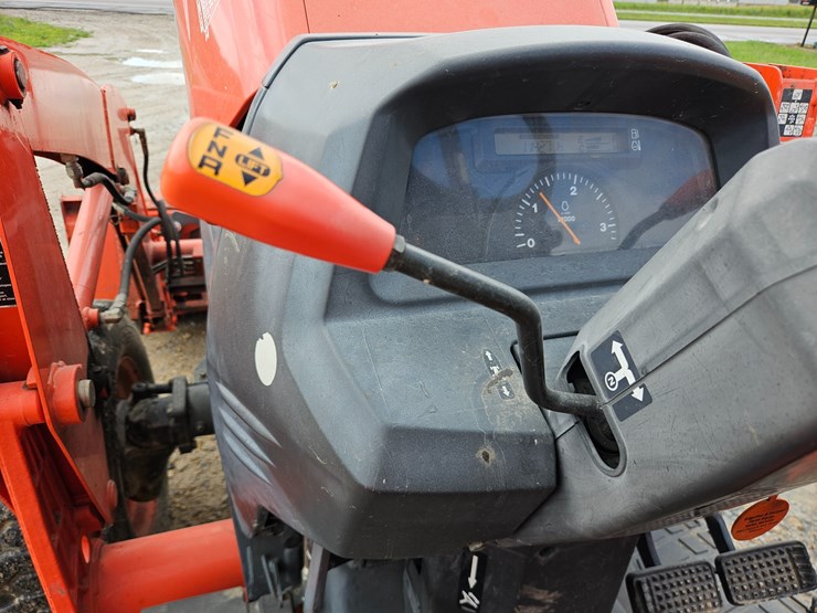 #20866-•-2008-kubota-l3240-tractor-image-31