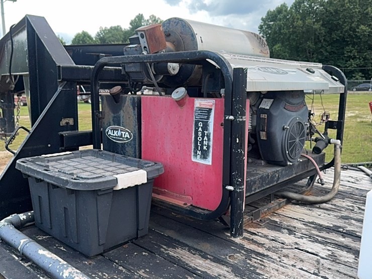 20-foot-gooseneck-with-pressure-wash-equipment-image-21