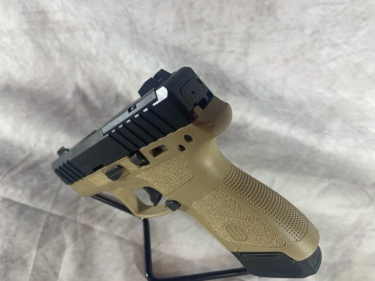 #4368-•-beretta-apx-a1-carry-9mm-luger-pistol,-sn:-axc154049-image-19
