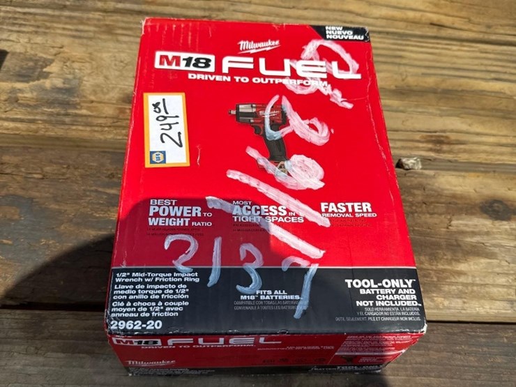 2137---milwaukee-1/2"-impact-wrench-image-1