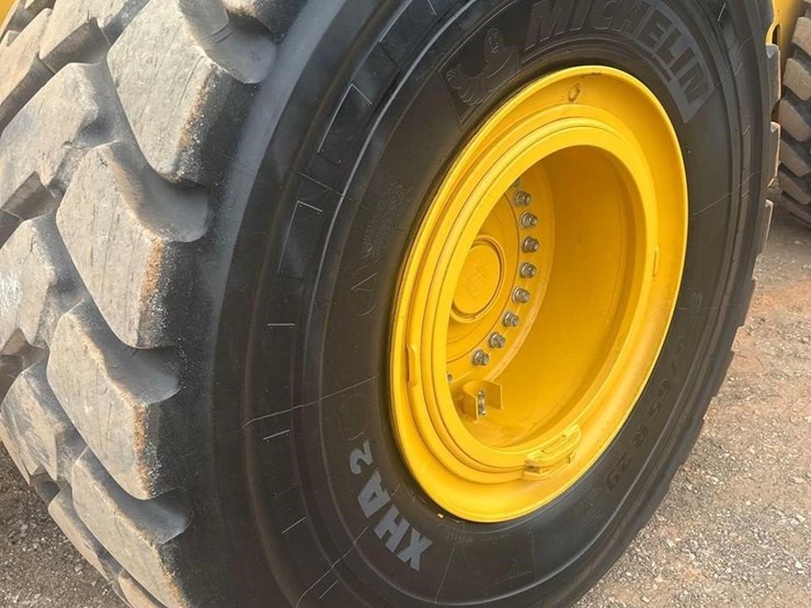 2020-deere-844l-image-31