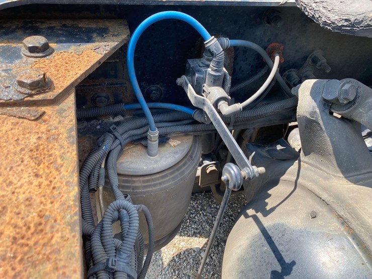 2014-freightliner-m2-image-25