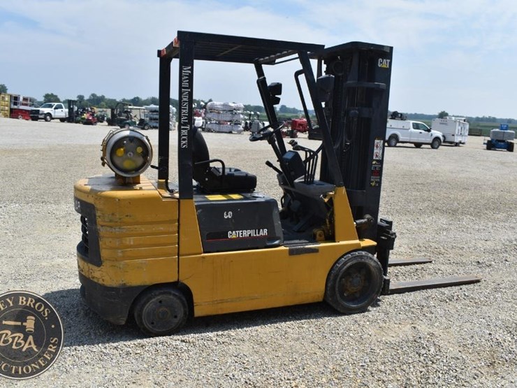 1996-caterpillar-gc30-image-13