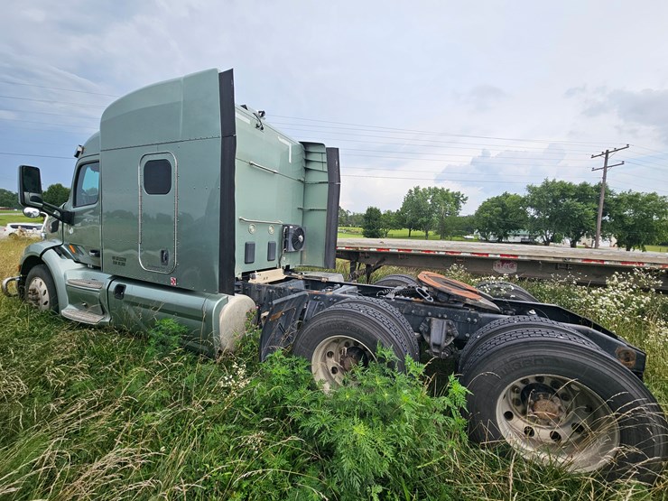 2016-peterbilt-579-image-7