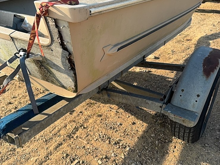 15-foot-boat-with-galvanized-trailer-image-9