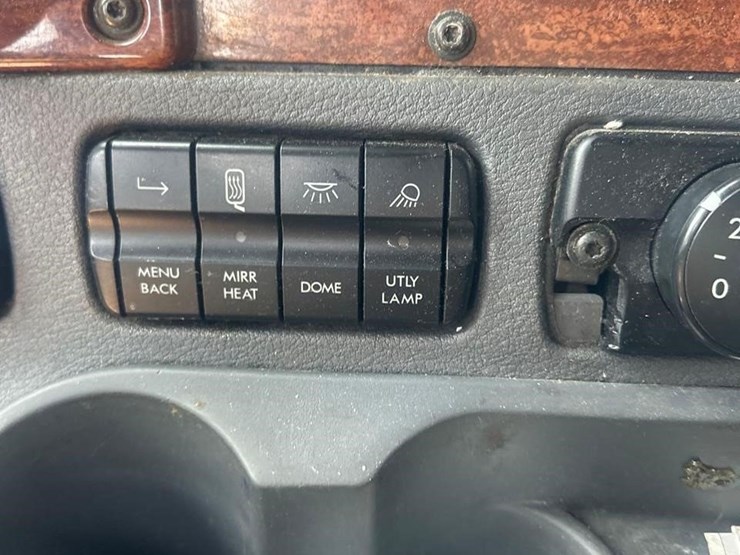 2015-freightliner-cascadia-125-image-26