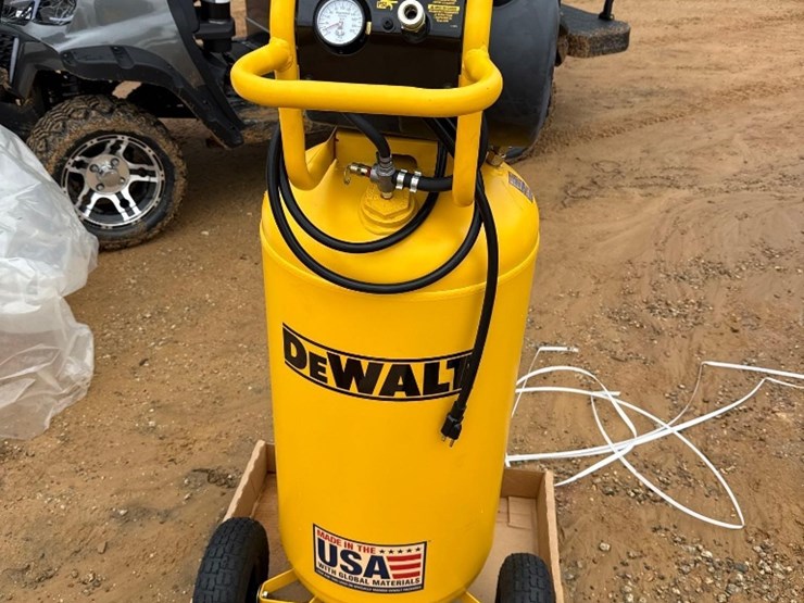2178---dewalt-200-psi-air-compressor-image-6