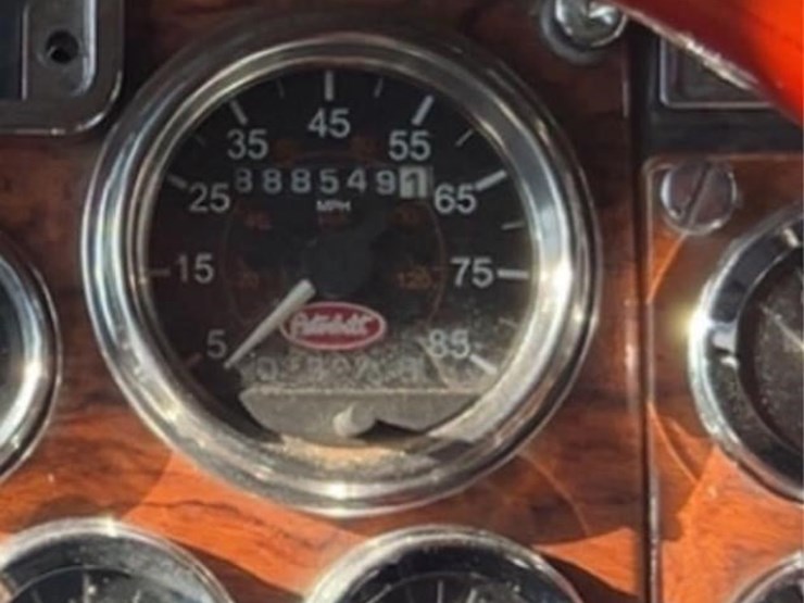 2000-peterbilt-379-image-21