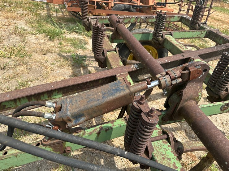 john-deere-100-image-23