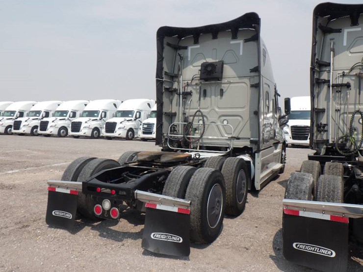 2024-freightliner-cascadia-126-image-4