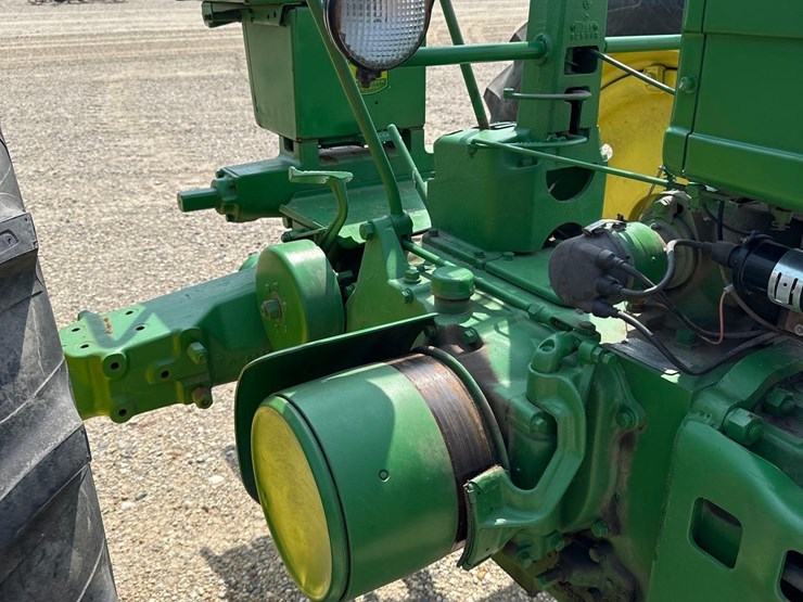 john-deere-b-image-5