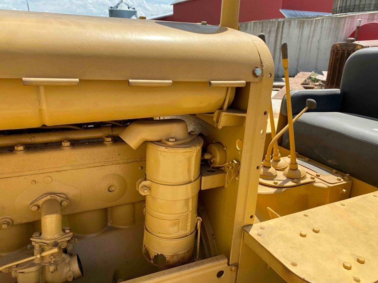 caterpillar-15-ag-crawler-image-12