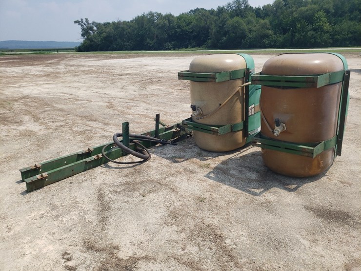 sprayer-saddle-tanks-with-mounting-frame-image-3