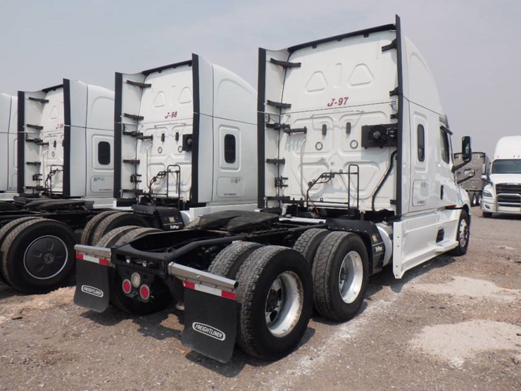 2023-freightliner-cascadia-126-image-5