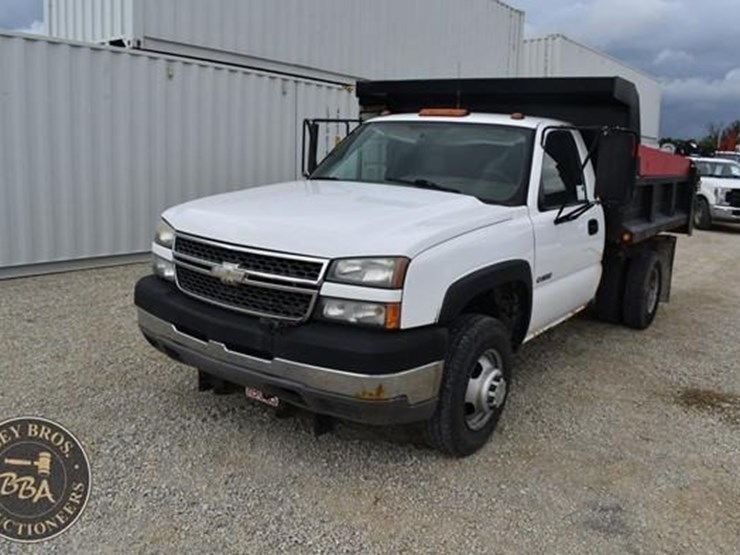 2005-chevrolet-3500-image-5