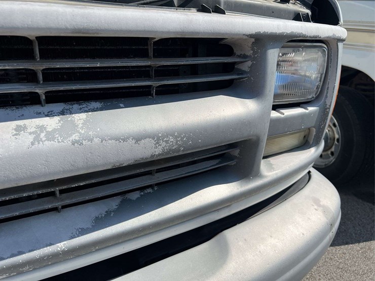 2001-chevrolet-express-3500-image-22