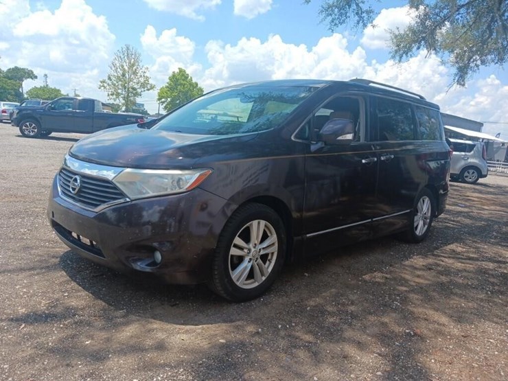 2011-nissan-quest-image-3
