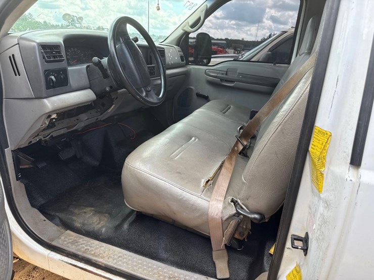 ford-f350-xl-image-8