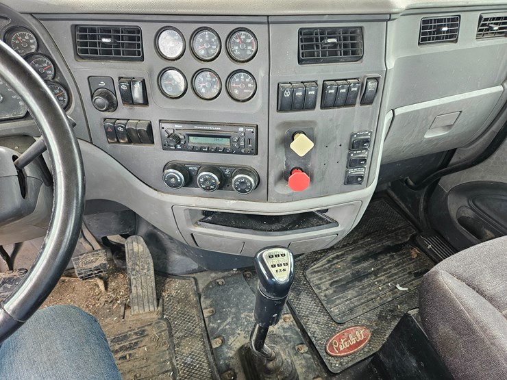 2014-peterbilt-579-image-26