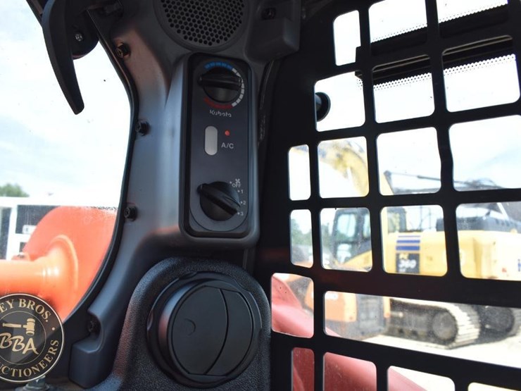 2020-kubota-ssv65-image-47