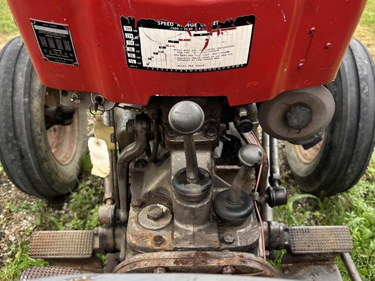 massey-ferguson-135-image-16