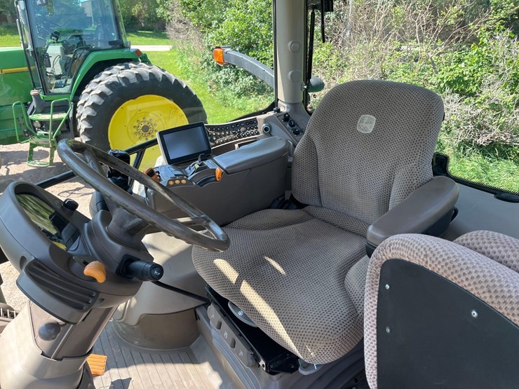 2014-john-deere-6210r-image-17