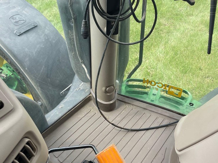 2015-john-deere-6155r-image-45