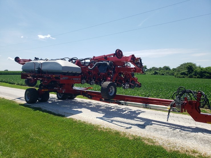 2023-case-2140-12/23-pivot-planter-image-10