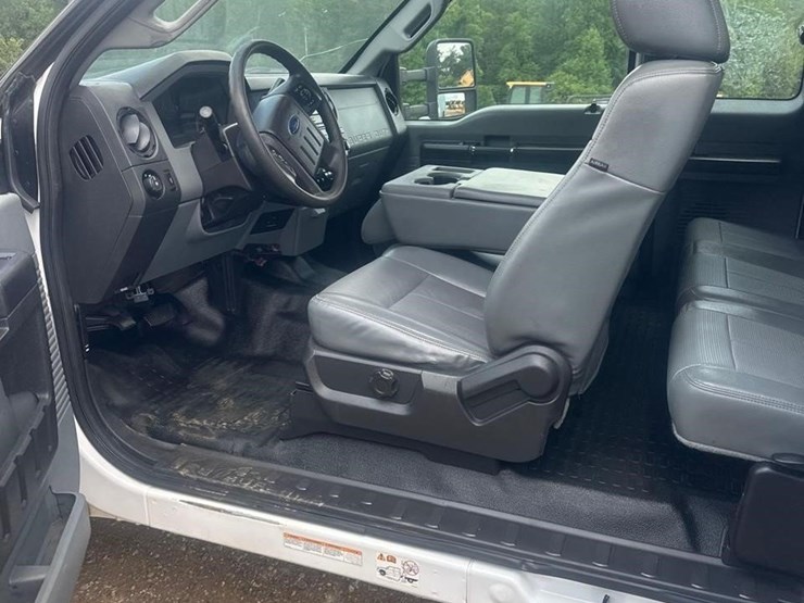 2015-ford-f550-image-31