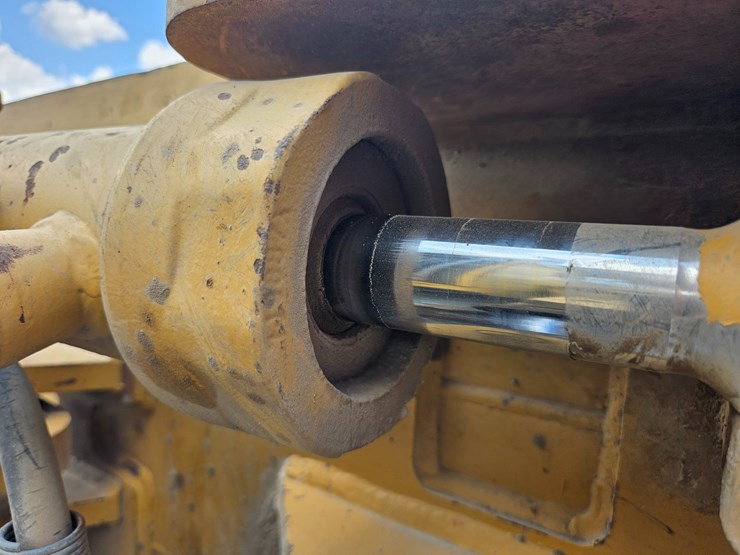 caterpillar-d4c-image-71