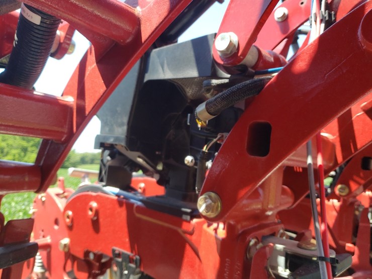 2023-case-2140-12/23-pivot-planter-image-16