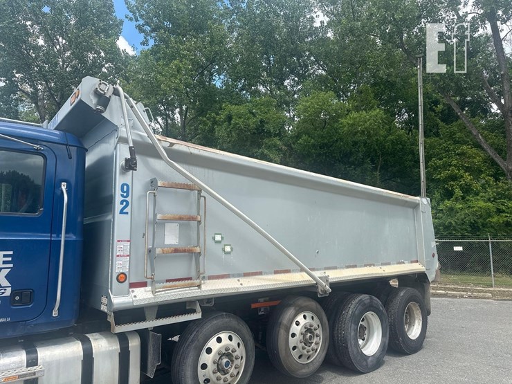 2021-mack-granite-64fr-image-11