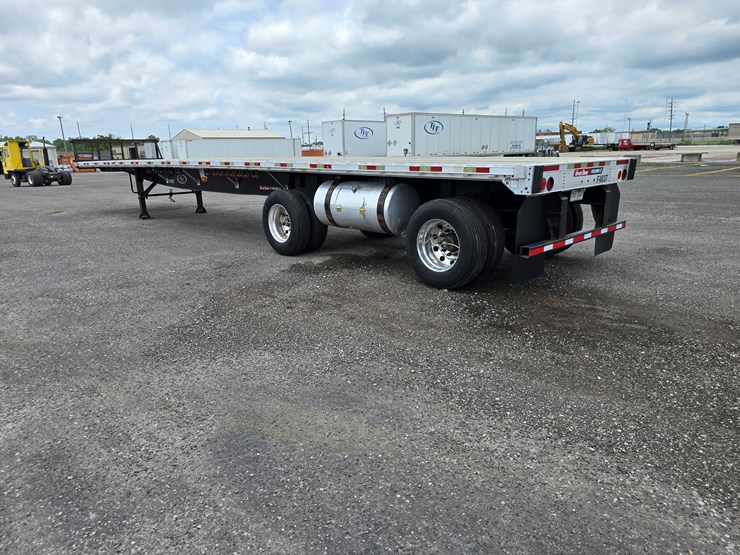 2015-great-dane-48'-x-102"-image-25