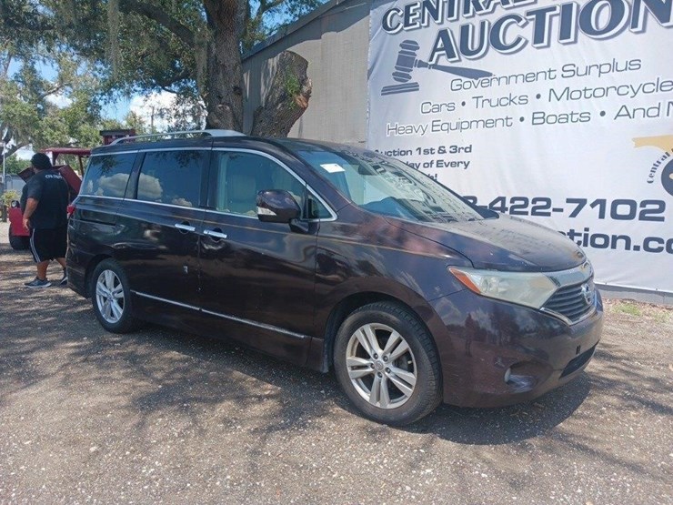 2011-nissan-quest-image-2
