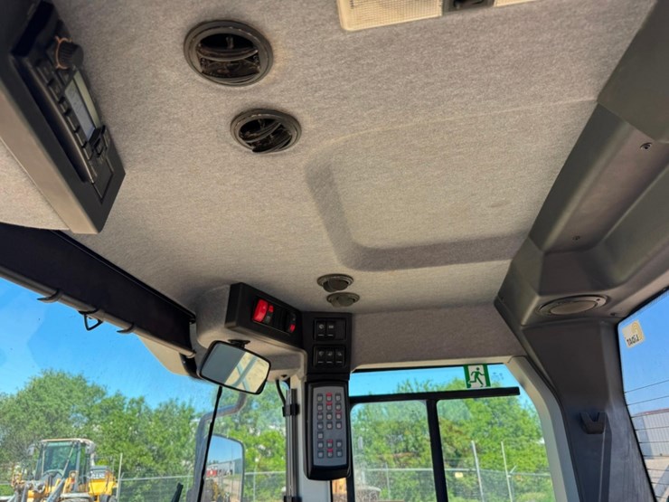 2021-liebherr-l556-image-42